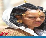 ethiopian woman elegant traditional dress 33539644.jpg from ethiopian woman white men