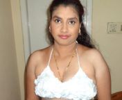 horny mallu aunty naked bed 370x297.jpg from mallu aunty saree nude