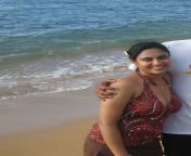 indian aunty at goa beach down blouse bend down 4.jpg from indian goa beach sex