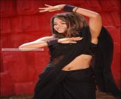 trisha krishnan unseen hot navel show in black saree 4.jpg from actress trisha opening navel iduppu kiss