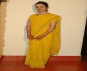 dsc0826.jpg from indian aunty in yellow saree drop