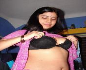 4 jpeg from bra me moti bhabhi seannada