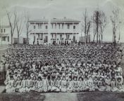 pupils at carlisle indian school 1900.jpg from vie indian school