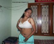 aunty touch pundai hotimageaunty blogspot com 860 726.jpg from aunty pinching her upper body for massage mp4