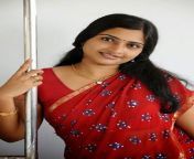 beautiful indian housewife in indian saree 001.jpg from south indian beautiful house wife aunty with callege