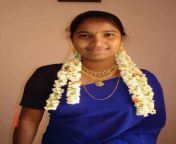 tamilnadu village girl wering jasmine floors on her hair in designer saree.jpg from tamil nadu long hair head shave at tirupati temp