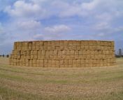 haystack gigante en campo 229978.jpg from 229978 jpg