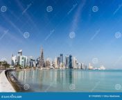 kijk op het stadscentrum met skyscrapers aan de andere kant van zee doha qatar 174589893.jpg from doha and zee