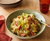 196732 fried cabbage with bacon onion and garlic ddmfs 4x3 15611 web c933e63ec9d049ff86576059a7782159.jpg from www 18 com