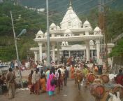 vaishnodevi temple gate.jpg from jammu katra
