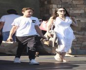 angelina jolie shopping knox grocery backgrid embed1.jpg from sunny knox went