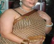 6333e0688541ee175731f14e36024848.jpg from hot indian mallu aunty saree removes hot cleavage show