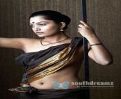 52d6863879418ca271bc5d998d08781b.jpg from anamika aunty showing her voluptuous bo