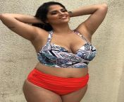 35c0c5bc642881c4748c019988524390.jpg from curvy figure desi lady bathing openly in river only on panty showing all her assets