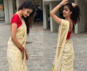 pics a look at keerthy sureshs elegant saree collection.jpg from keerthy suresh saree falling and his navel