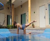 maxresdefault.jpg from minhas da yoga da piscina