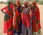attire of women in bikaner.jpg from rajastani village local lugdi ghagra me
