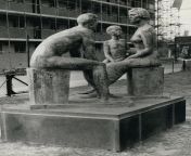 nude family group statue causes controversy installed in front of council flats retro images archive.jpg from femeli nudizn vintaz