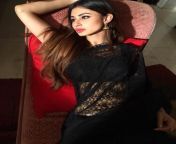 1mouni roy looks like a sexy siren in her black saree.jpg from gujarati sexy 18 mouni roy sex images