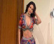 esha gupta flaunts cleavage in plunging blouse 2024 04 74a2f809096b4e0a8d54ce488d11bddf 16x9.jpg from esha guptaw katrina kaif seximages com