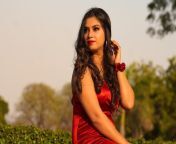indian cute woman making pose photoshoot outdoor 582637 356.jpg from desi cute photo shoot by lover