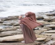 asian hijab model portrait beach 400933 177.jpg from asian hijab