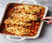 pesto baked chicken with tomatoes 11 735x1102.jpg from psto hot