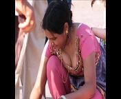 desi cleavage pics.jpg from bending aunties down blouse of indian