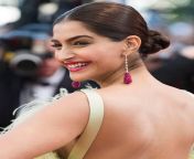 bollywood actress hot gallery sonam kapoor beautiful and glamorous pictures 24003.jpg from sonam kapoor xxxw bollywood actress porn com download 3gp sex videos page 1