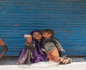 poor indian beggar woman ahd child on the street market in srinagar jammu and kashmir state jpgs612x612w0k20cef9na4woxhl2zotwubgaznrx1jc9qoqgphdgiwdllga from indian bhikhari