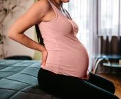 female pregnant back pain 732 549 feature thumb.jpg from pregnent