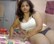 1883902557e34ee9be6a.jpg from hot desi wife exposing in road side