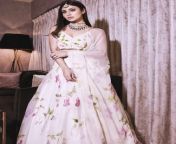 mouni roy opted for bronzed look and nude makeup 202011 1605690329.jpg from mouni roy nude