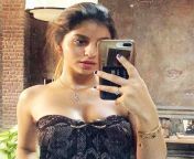 suhana khan is an absolute hotty in her black outfit 202205 1653216425 650x645.jpg from suhana khan chudai photo