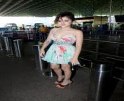 photos urfi javed and manisha koirala snapped at the airport 1.jpg from manisha koirala chopra hot