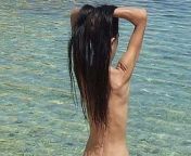 nudist womans back e1380021277729 640x400.jpg from little nudist