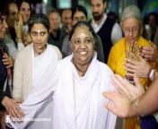 amma greeating devotees 02 watermarked.jpg from amma and sun