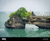 march 2019 tanah lot temple bali indonesia tanah lot is a rock formation off the indonesian island of bali it is home to the ancient hindu pilgri 2cadwfj.jpg from tanah rata约炮whatsapp：601128624385纯情小妹 mbg