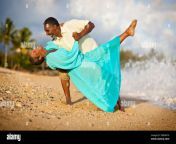 man dipping his wife as they dance on beach 2bdhn76.jpg from dip woman