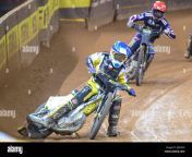 wiktor lampart poland blue leads leon flint great britain red during the fim speedway grand prix 2 of great britain at the principality stadium cardiff on sunday 14th august 2022 credit ian charles mi news credit mi news sport alamy live news 2jp02dh.jpg from leon lampart