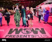 london uk 07th jan 2023 stalls at the rupauls dragcon uk presented by world of wonder at excel london 7th january 2023 credit see lipicture capitalalamy live news 2m76688.jpg from kikibabs whit
