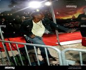 actor and comedian marlon wayans tries to avoid photographers as he sneaks past the red carpet for the premiere of xxx state of the union monday april 25 2005 in the westwood section los angeles ap photodanny moloshok 2pe7da9.jpg from www xxx vibo comian actor
