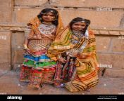 maharani sisters posing for the camera in jaisalmer rajasthan india m09t32.jpg from rajasthani sister