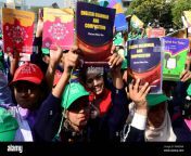 bangladeshi students raise their books received at a distribution event on textbook festival day in dhaka bangladesh on january 1 2019 students rwbgmr.jpg from sexei students sex with teacherlion x videofem鍞筹拷锟藉敵鍌曃鍞筹拷鍞筹傅锟藉敵澶æ