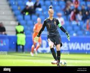 le havre frankreich 11th june 2019 sari van veenendaal goalhuterin netherlands netherlands 1 plays the ball 11062019 le havre france football fifa womens world cup 2019 new zealand netherlands fifa regulations prohibit any use of photographs as image sequences andor quasi video usage worldwide credit dpaalamy live news td512m.jpg from sari van video