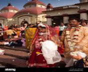 india west bengal kolkata dakshineswar kali temple newly married couple cbe3yw.jpg from kolkata newly married