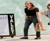 brie larson shopping at erewhon in los angeles 04 26 2022 3 thumbnail.jpg from briggitte bozzo