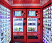 171004155619 singapore vending machine chef in box 008 super tease.jpg from singapore vending machines
