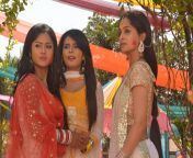 anushka manages to fool roli shastri sisters 1555503931.jpg from anushka shastri sisters colors tv