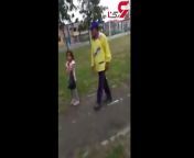 مرد کودک آزار، دختر بچه را به پشت دوچرخه اش برد فیلم.jpg from کودک دختر برهن